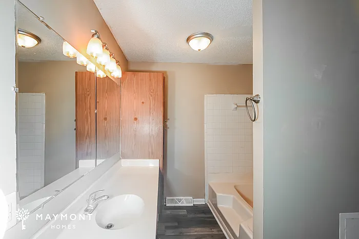 13715 Dealtry Ln — Photo 12