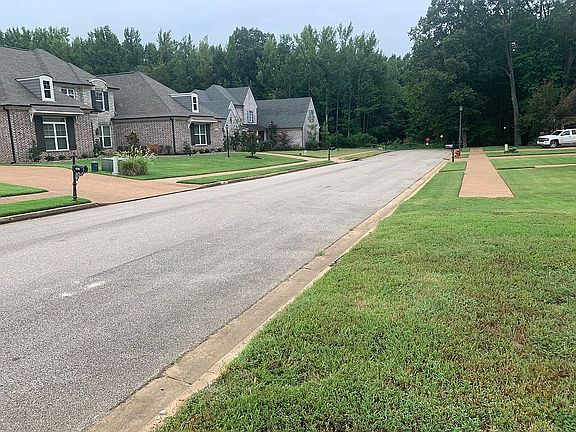 Lots of neighborhood privacy