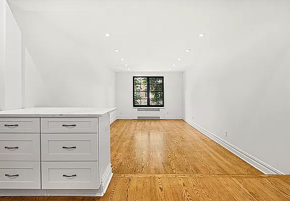4th image of 230 Park Pl APT 2B