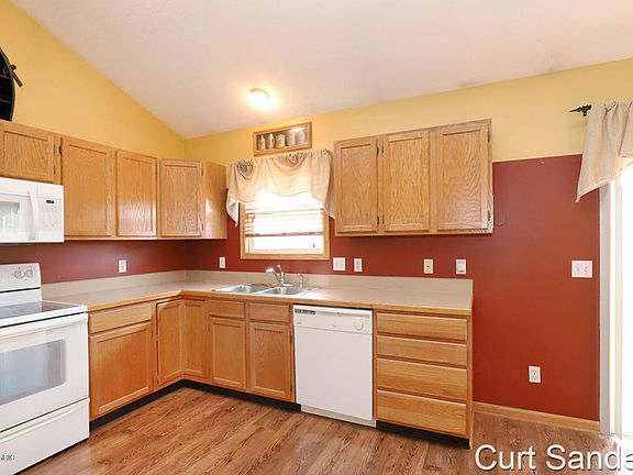 3rd image of 3860 Sydney Ct NW