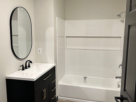 4th image of 4260 S Park Ave #5