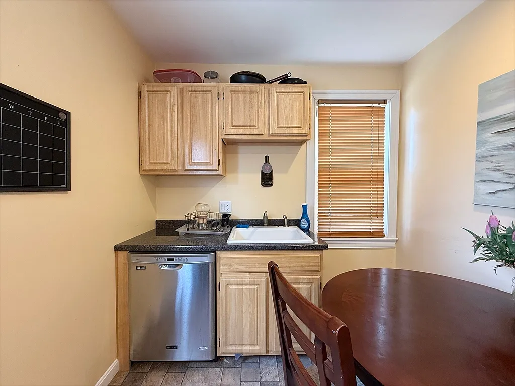 Studio, 600 sqft, $2,200 — Photo 4