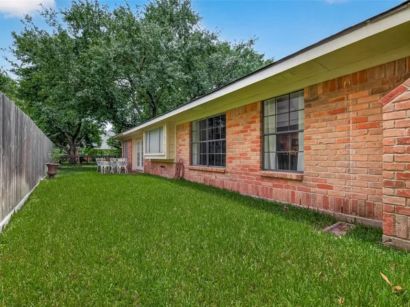 3311 Larkwood Ln
