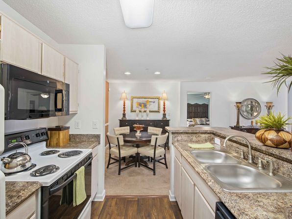 7601 Holliswood Ct #438