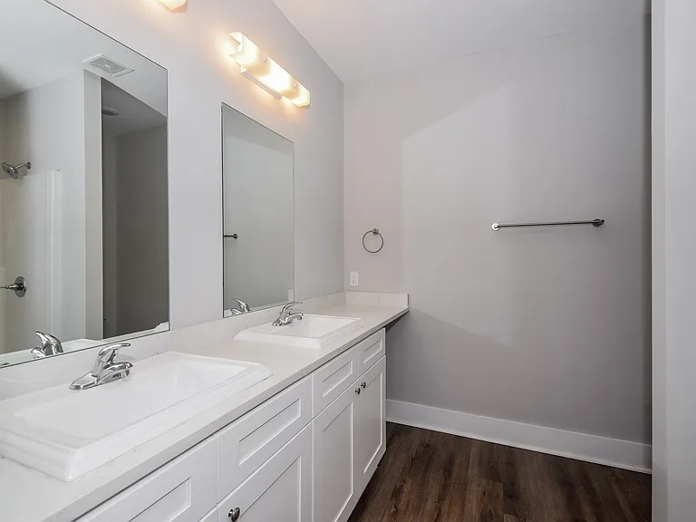 54 Laura Ct — Photo 9