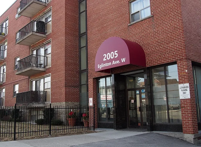 2005 Eglinton Ave W — Photo 11
