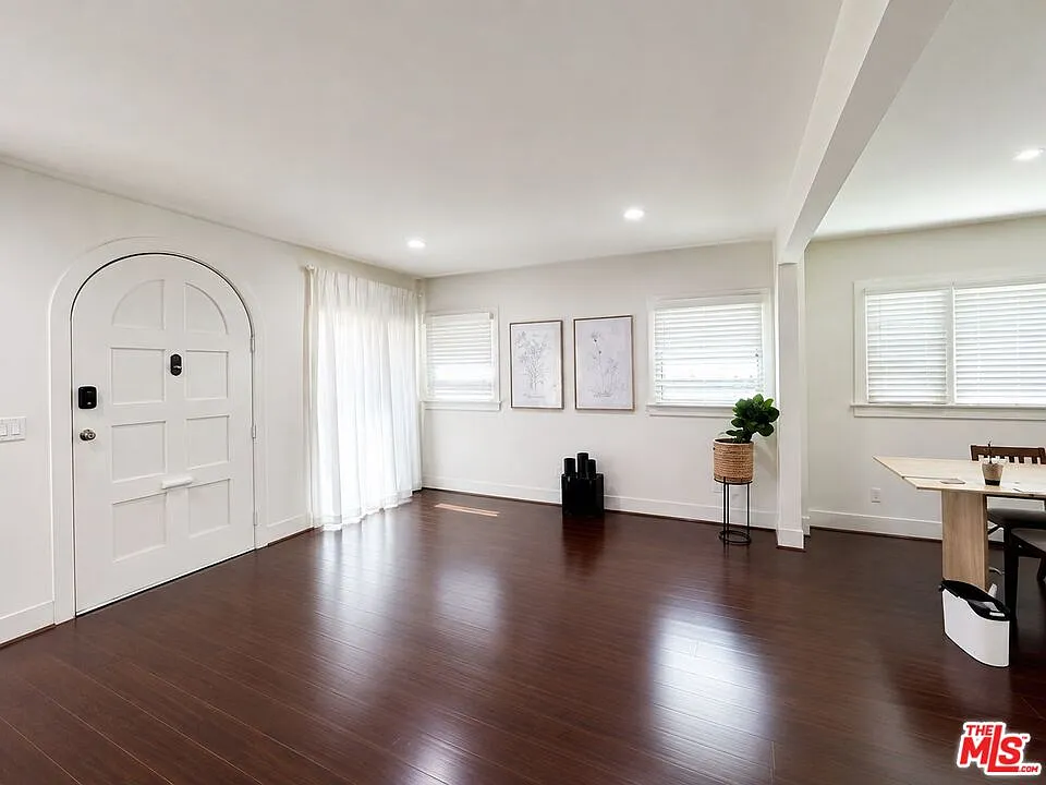 2 bed, 1.0 bath, 1450 sqft, $2,800 — Photo 3