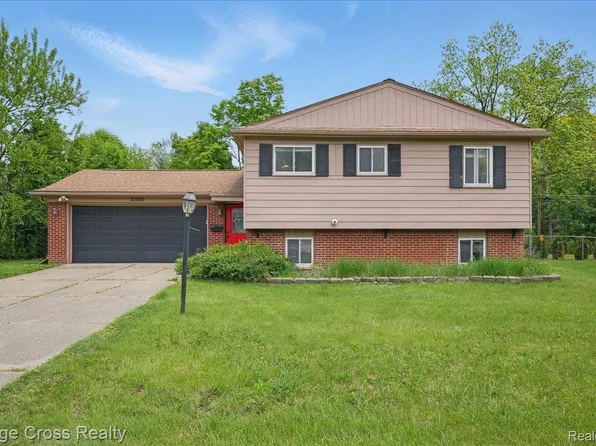 23850 Barfield St, Farmington Hills, MI 48336