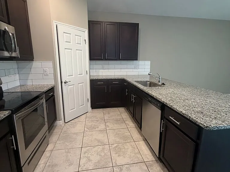 1039 San Cristobal Ave — Photo 10