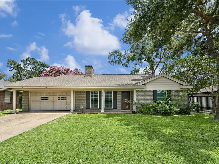 9814 Pine Lake Dr — Photo 2