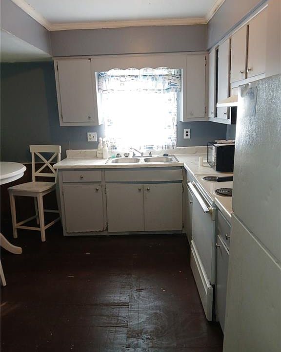 2nd image of 511 Cameron St
