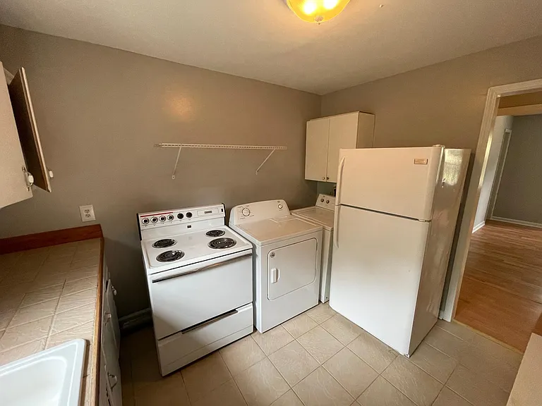552 Pulaski St — Photo 57