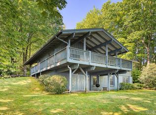716 NE Shore Dr, Lake Toxaway, NC 28747