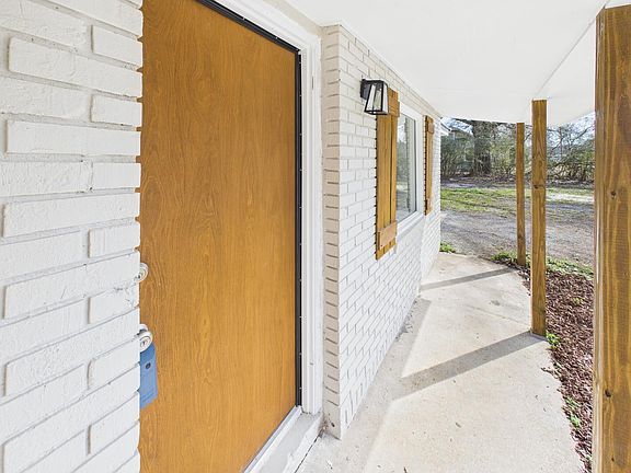 2nd image of 262 Center Rd