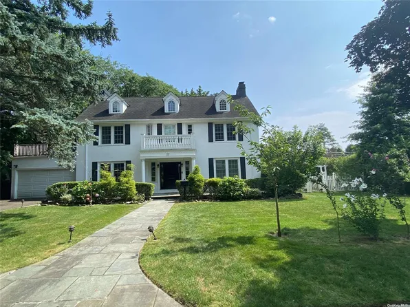 22 Beverly Road, Great Neck, NY 11021