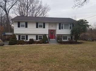 3 Garnet Ln, Congers, NY 10920