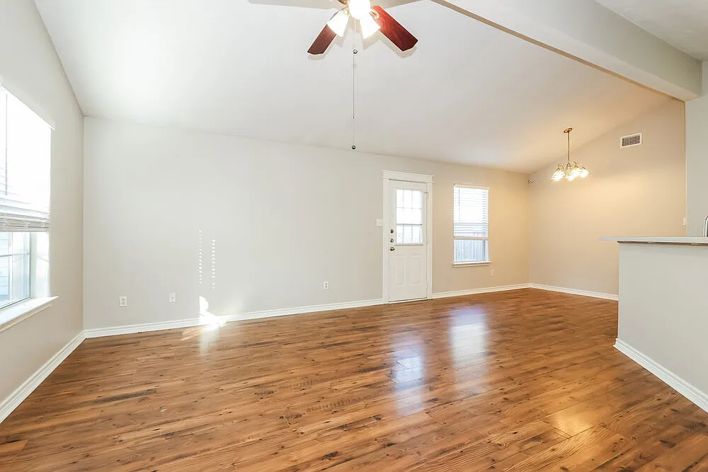 3 bed, 2.0 bath, 1416 sqft, $1,875 — Photo 3