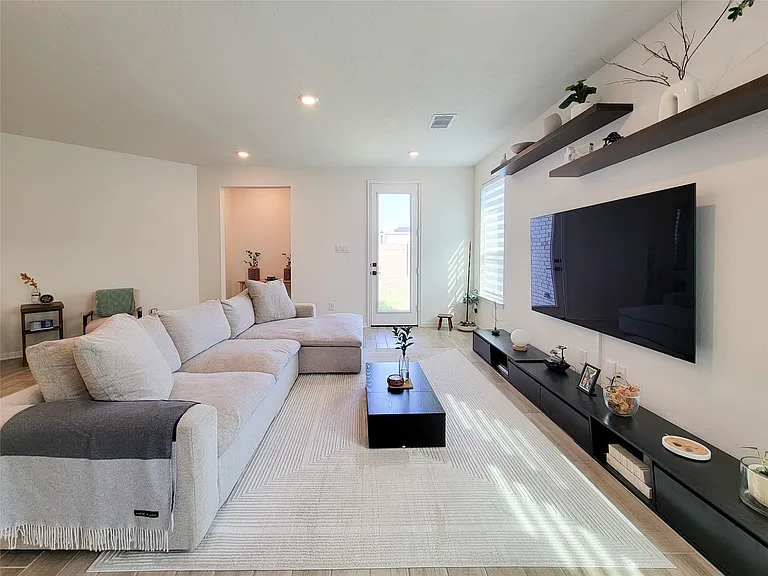 8214 Leisure Point Dr — Photo 3
