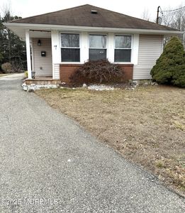 16 Palm Springs Court, Toms River, NJ, 08753