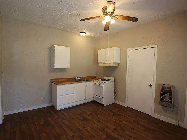 1010 S Bennett Ave #D — Photo 4