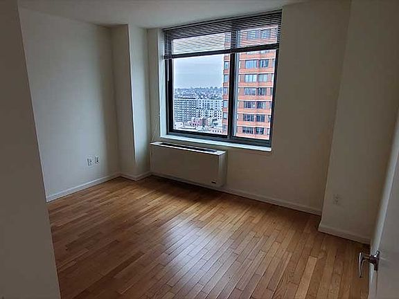 5th image of 4-75 48th Ave #2007