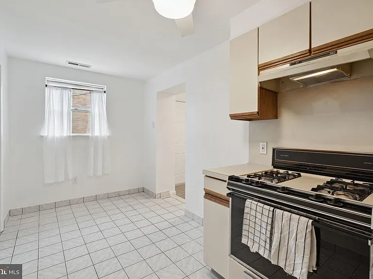 1129 McKean St #2 — Photo 8