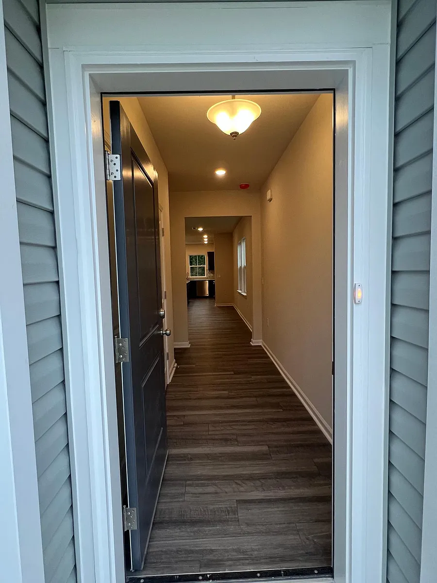 Building Photo - 872 Falls Grove Trl