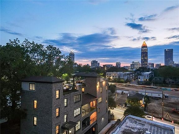 4th image of 631 Boulevard NE
