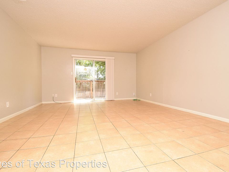 1st image of 3313-A S Oak Dr