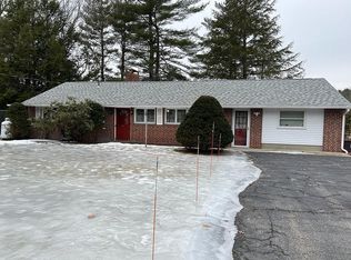 24 Robin Hood Dr, Nottingham, NH 03290