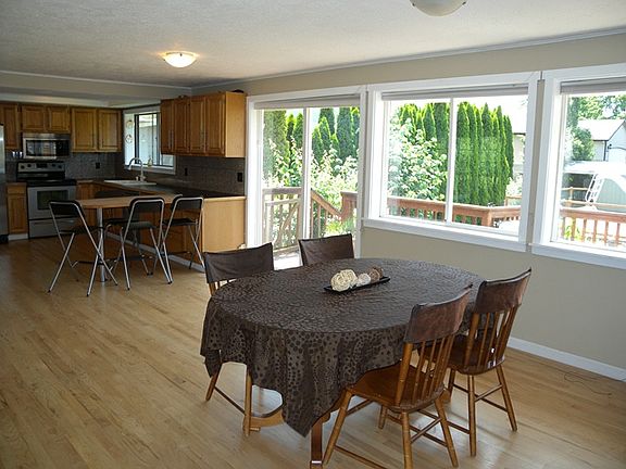Dining Rm Open to Kitchen