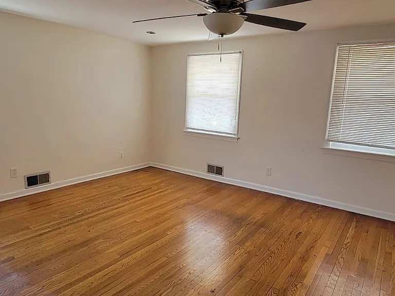 610 Lindegar St — Photo 11