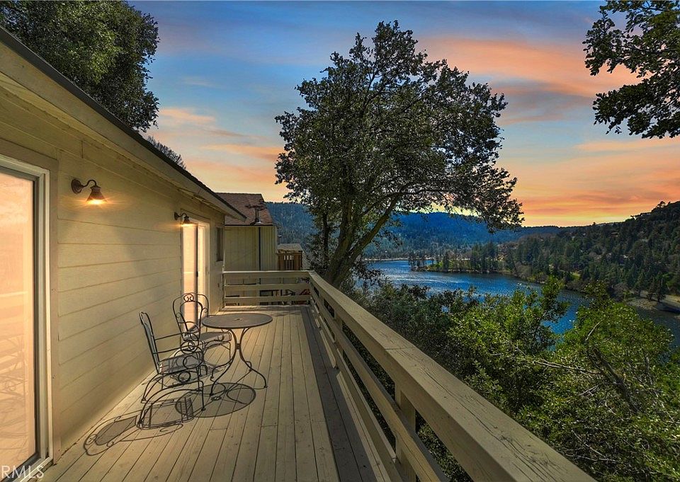 1st image of 372 Delle Dr