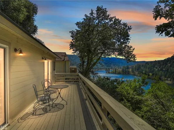 372 Delle Dr, Crestline, CA 92325