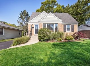 132 Harlem Ave, Glenview, IL 60025