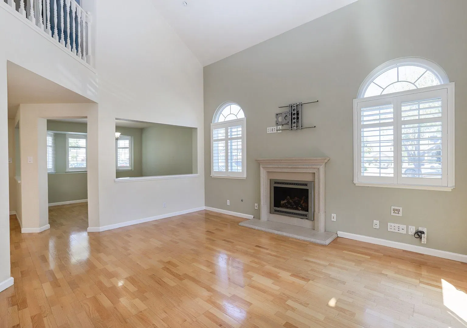 3BR/2.5BA Dog-Friendly Foster City Home with AC, Solar, Pool & 2-Car Garage | YouTube Tour — Photo 4