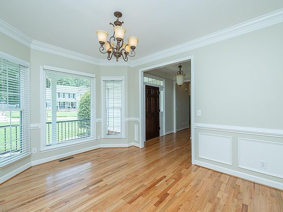 4th image of 110 Greenapple Way