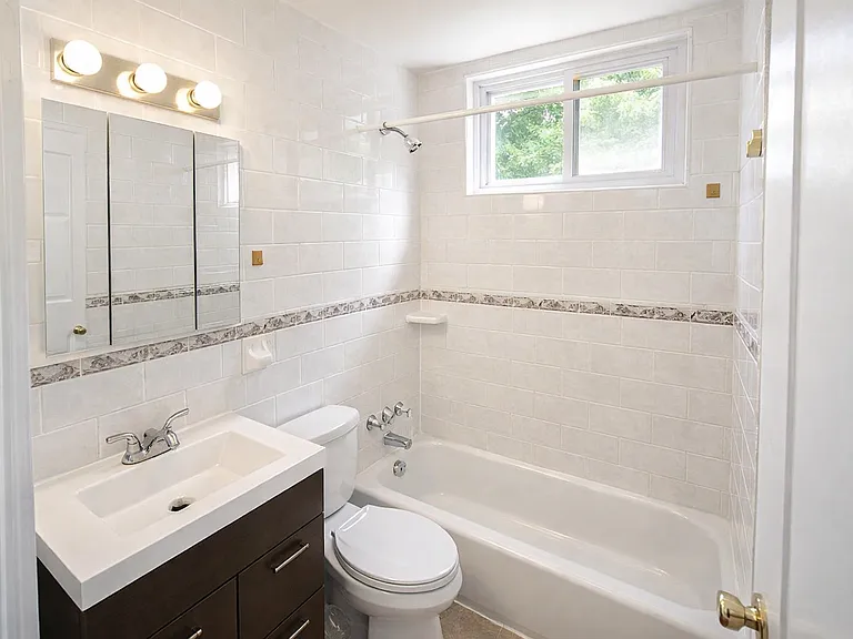 2359 Tilbury Ave — Photo 6