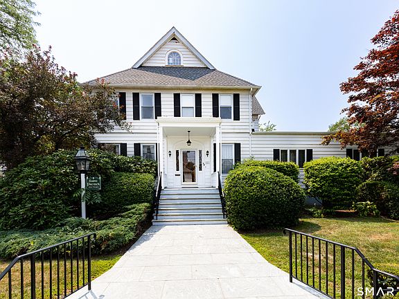 4th image of 32 East Main Street