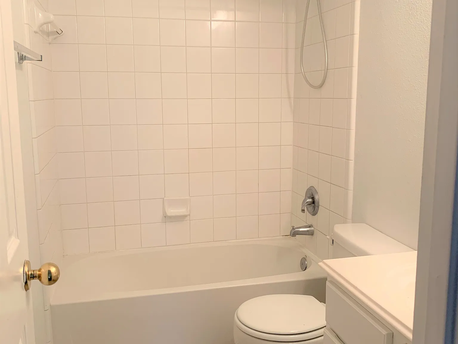 4 bed, 2.5 bath, 2152 sqft, $2,300 — Photo 4