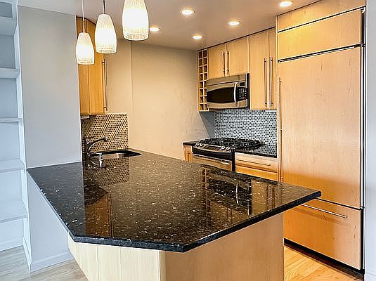 3rd image of 215 W 95th St APT 10J
