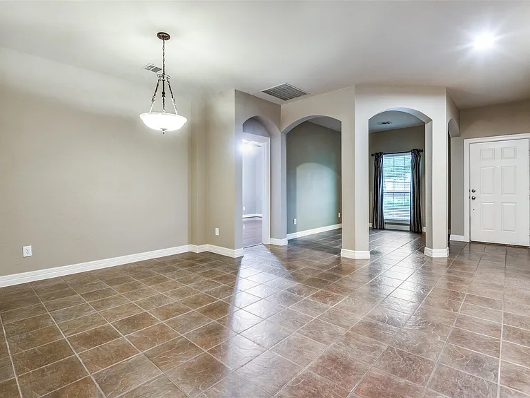 4629 Brighton Dr — Photo 4