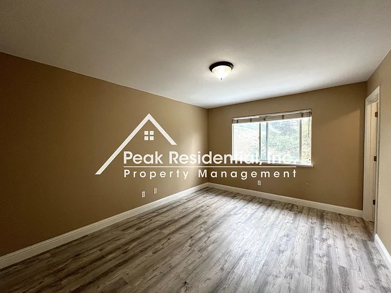 1933 Tyndrum Ln — Photo 22