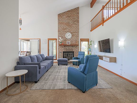 3rd image of 1801 Monterey Ct