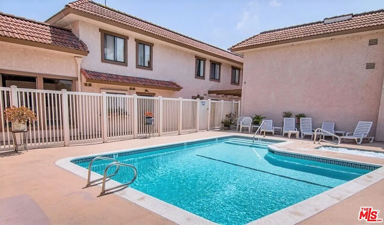 2 bed, 3.0 bath, 1365 sqft, $3,995 — Photo 4