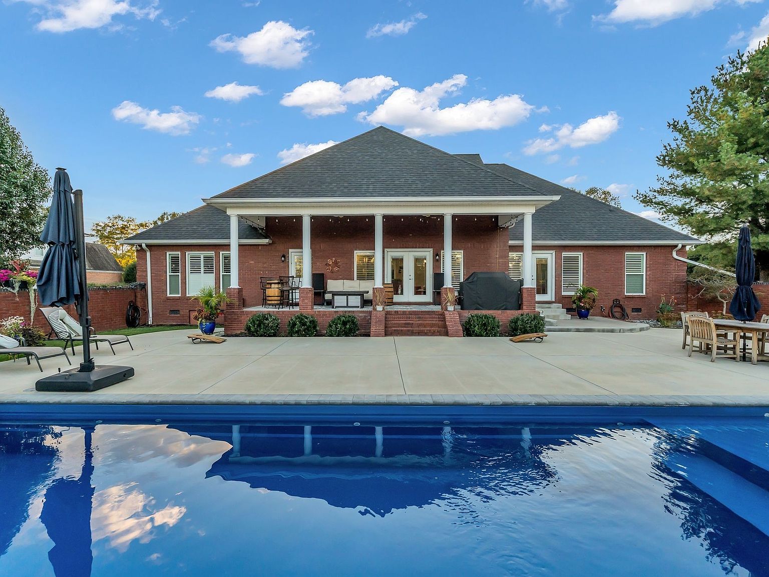 300 Willowbrook Dr