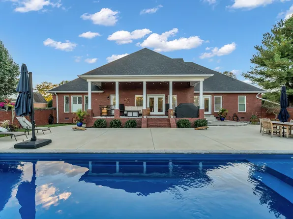 300 Willowbrook Dr, Manchester, TN 37355