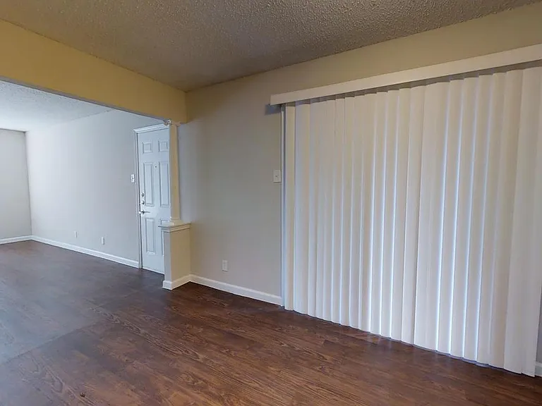 5515 Gaston — Photo 7
