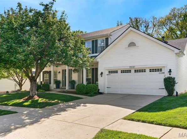 1531 Winter Chase Dr, Fenton, MO 63026