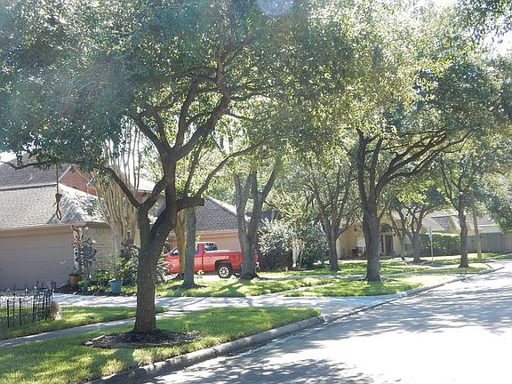 4th image of 332 Summer Haven Dr
